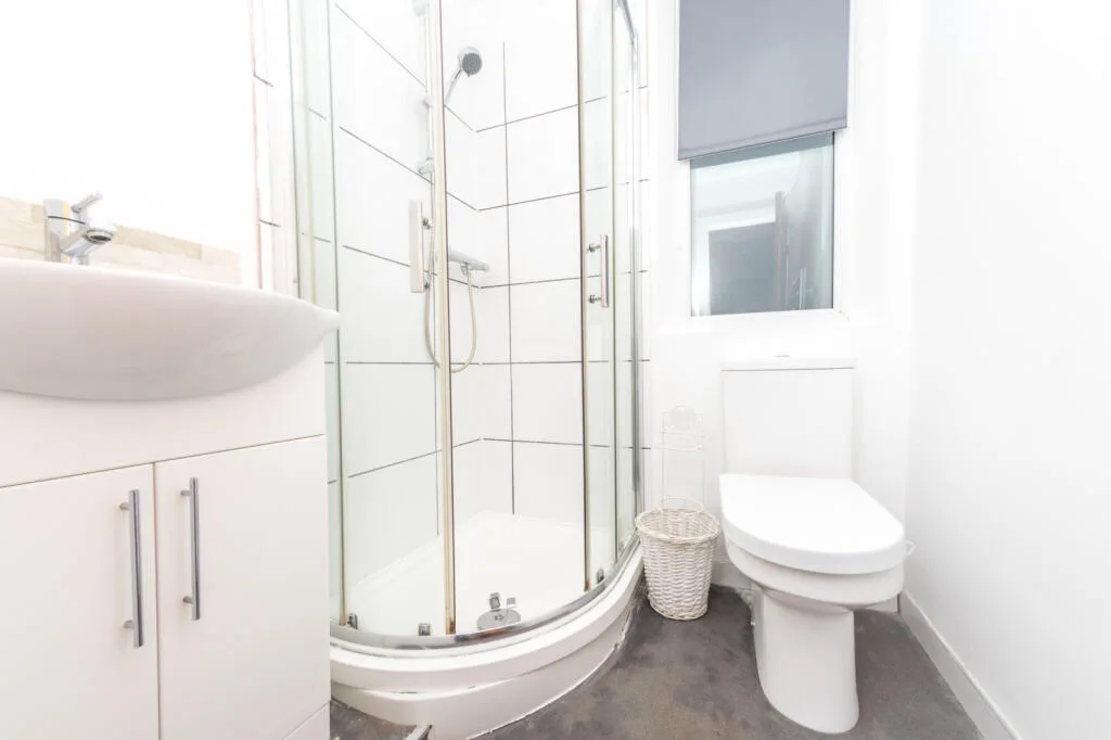 5 bedroom terraced house for rent