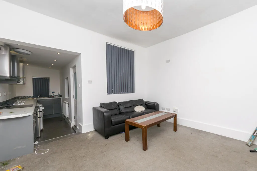 5 bedroom terraced house for rent