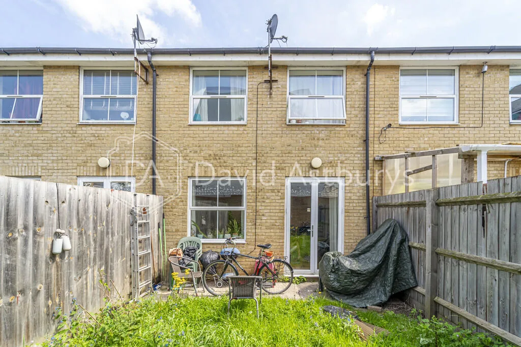 3 bedroom mews property for rent