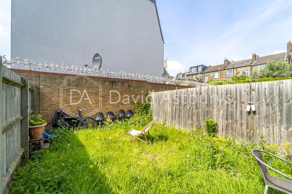 3 bedroom mews property for rent