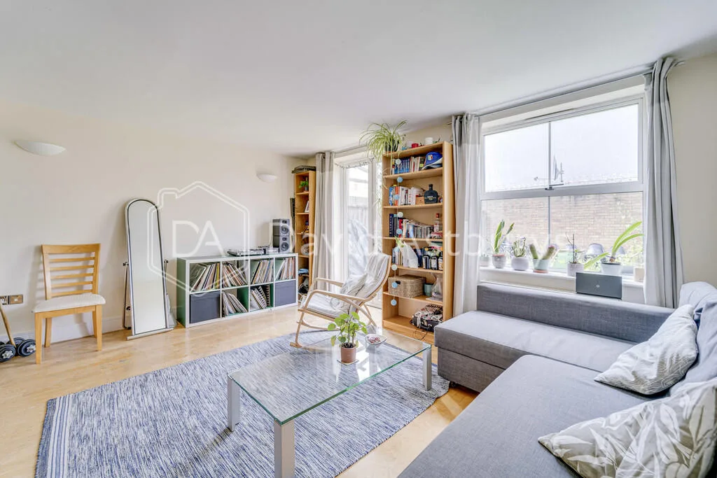 3 bedroom mews property for rent