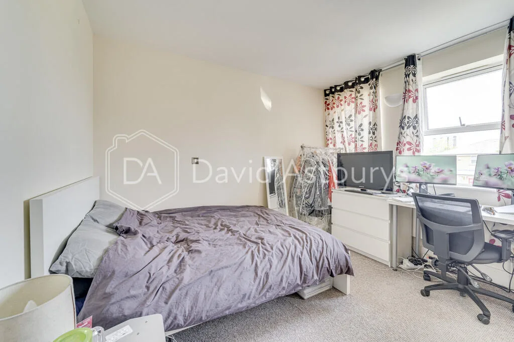 3 bedroom mews property for rent