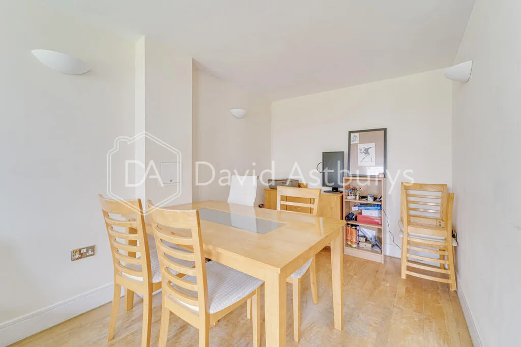 3 bedroom mews property for rent