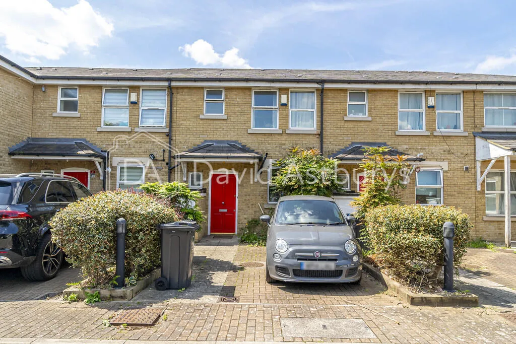 3 bedroom mews property for rent