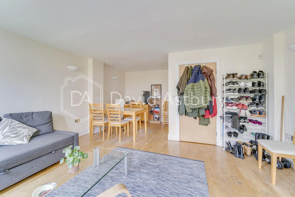 3 bedroom mews property for rent