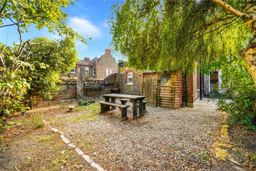 4 bedroom flat for rent
