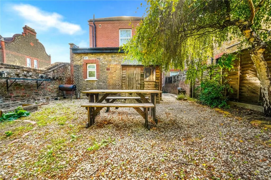 4 bedroom flat for rent