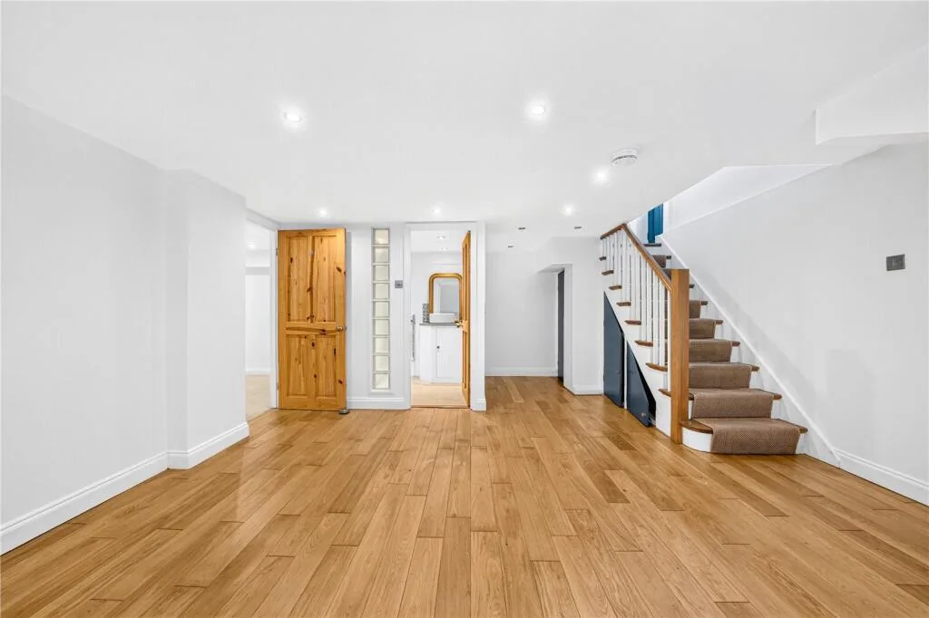 4 bedroom flat for rent