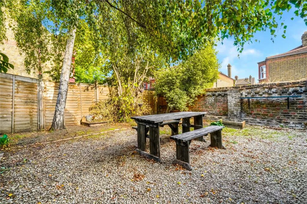 4 bedroom flat for rent
