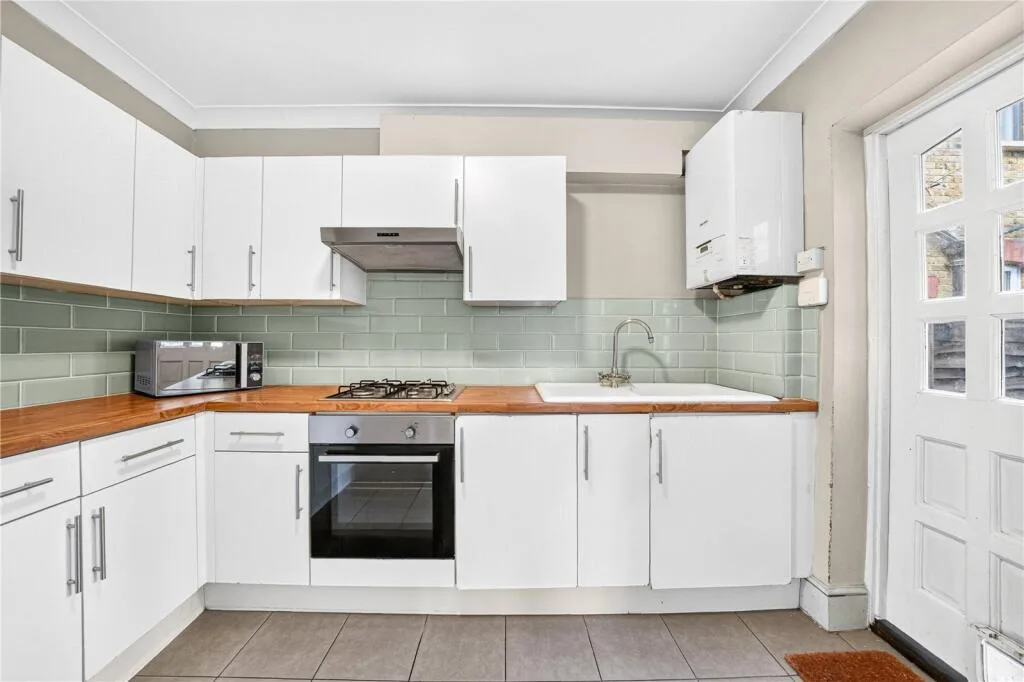 4 bedroom flat for rent