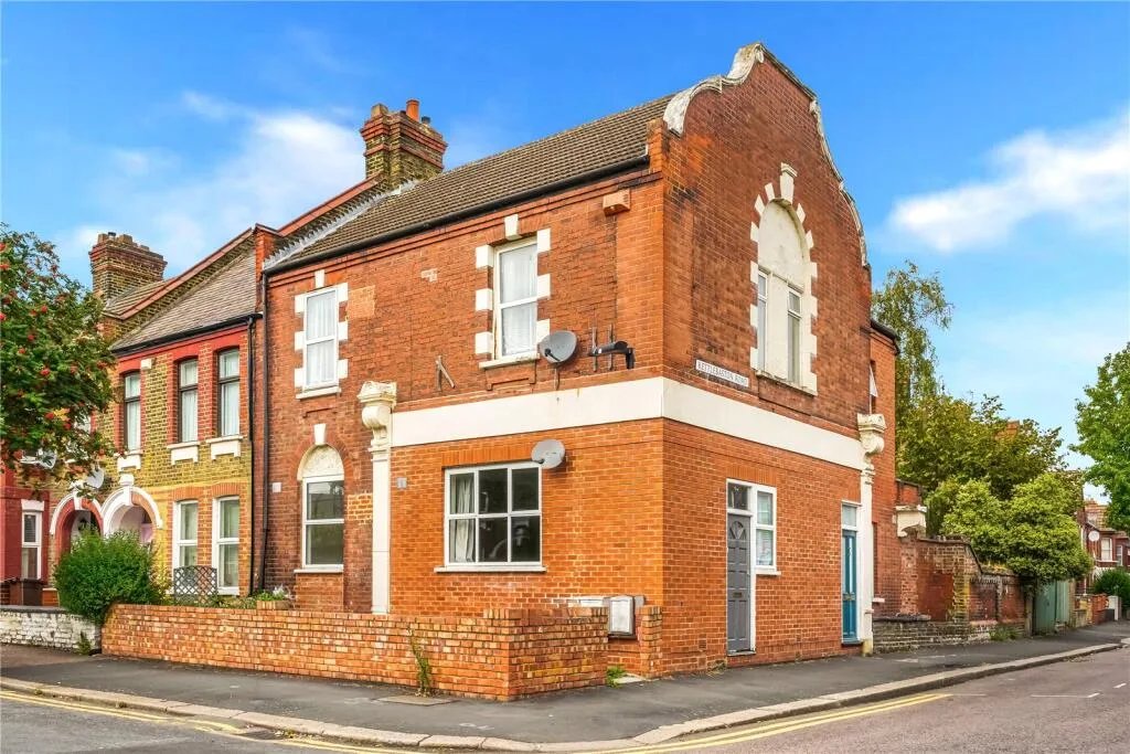 4 bedroom flat for rent