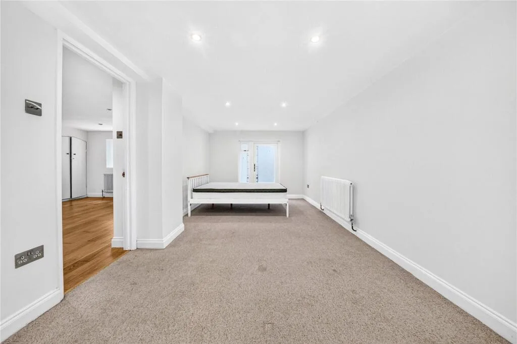 4 bedroom flat for rent
