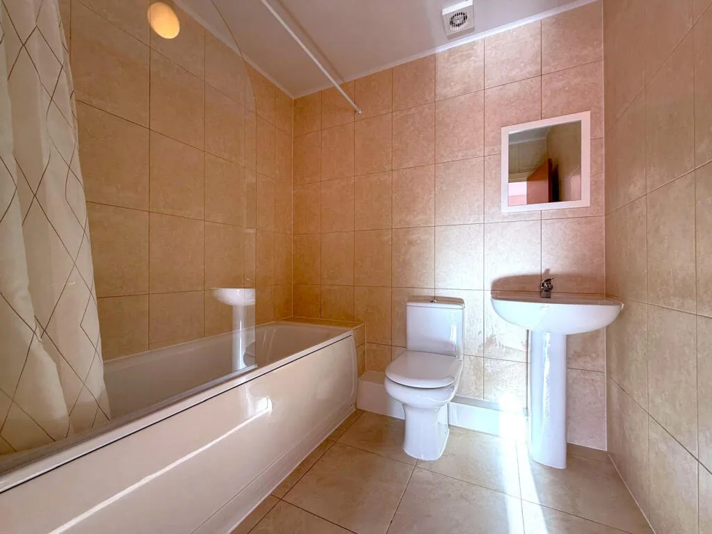 5 bedroom terraced house for rent