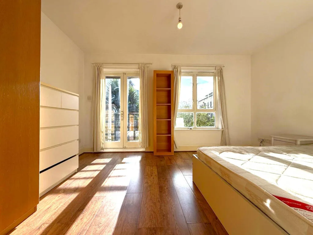 5 bedroom terraced house for rent