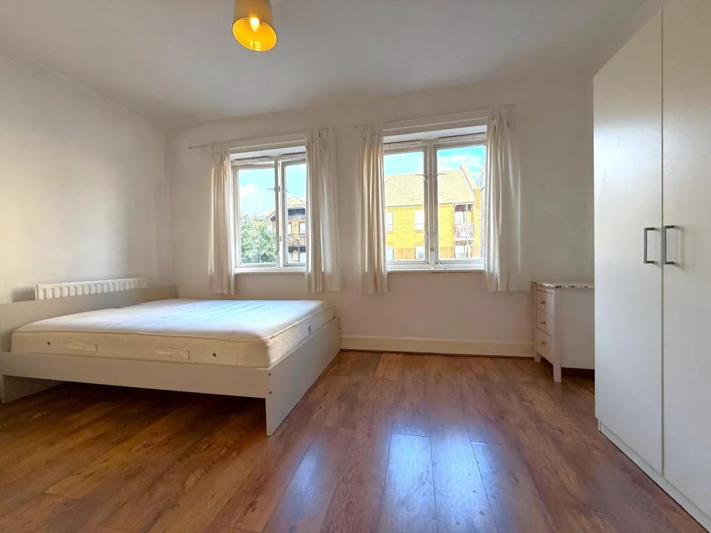 5 bedroom terraced house for rent