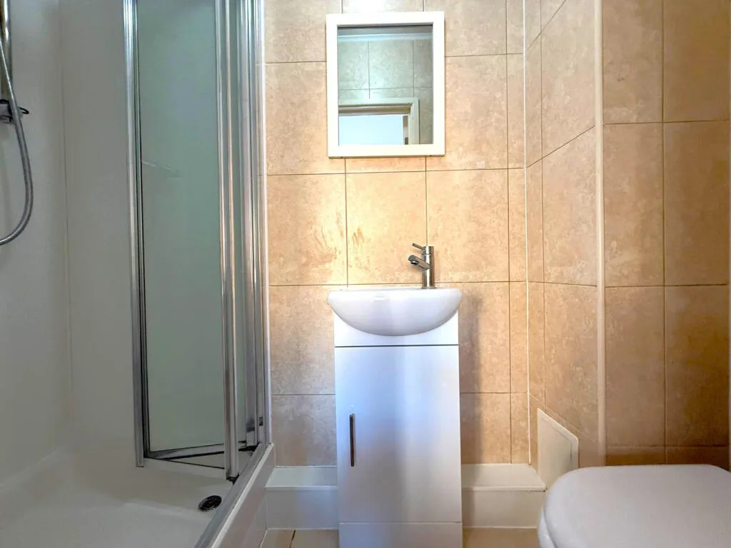 5 bedroom terraced house for rent