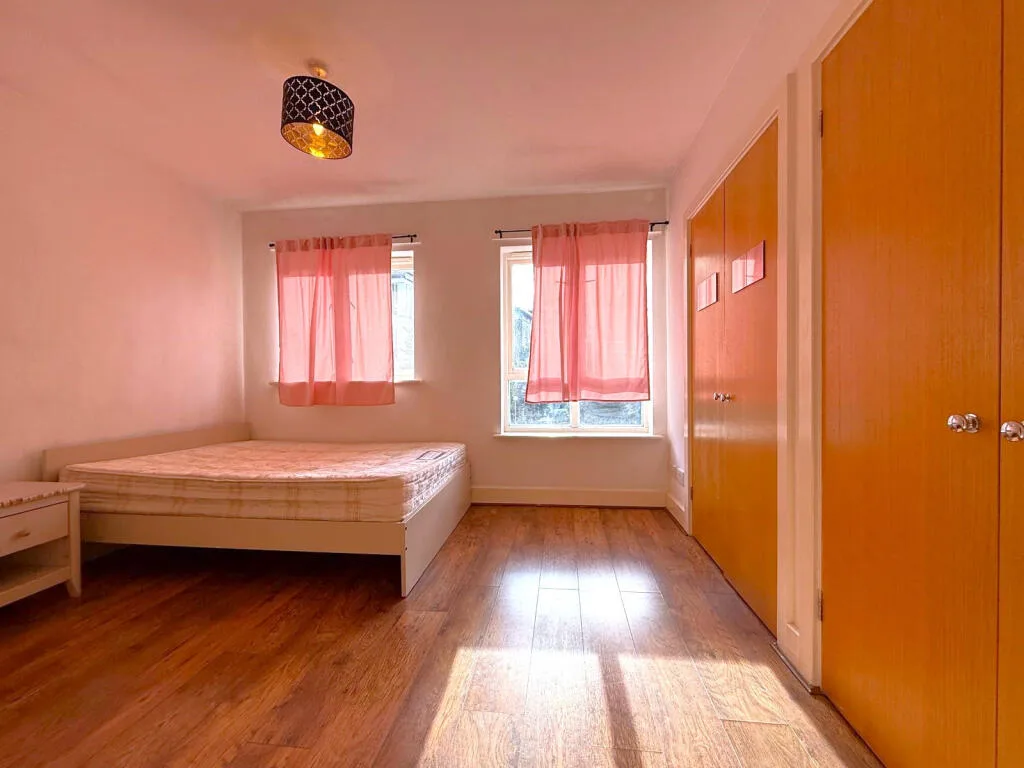 5 bedroom terraced house for rent
