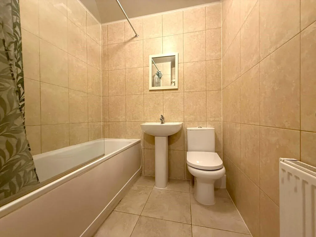 5 bedroom terraced house for rent