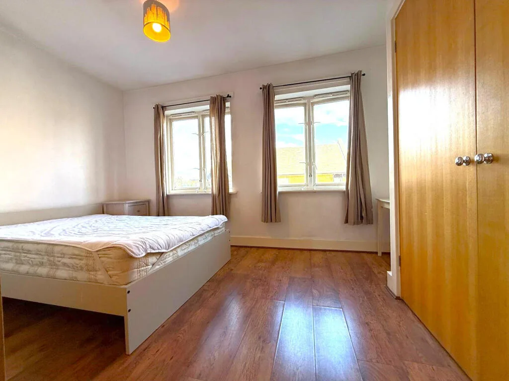 5 bedroom terraced house for rent