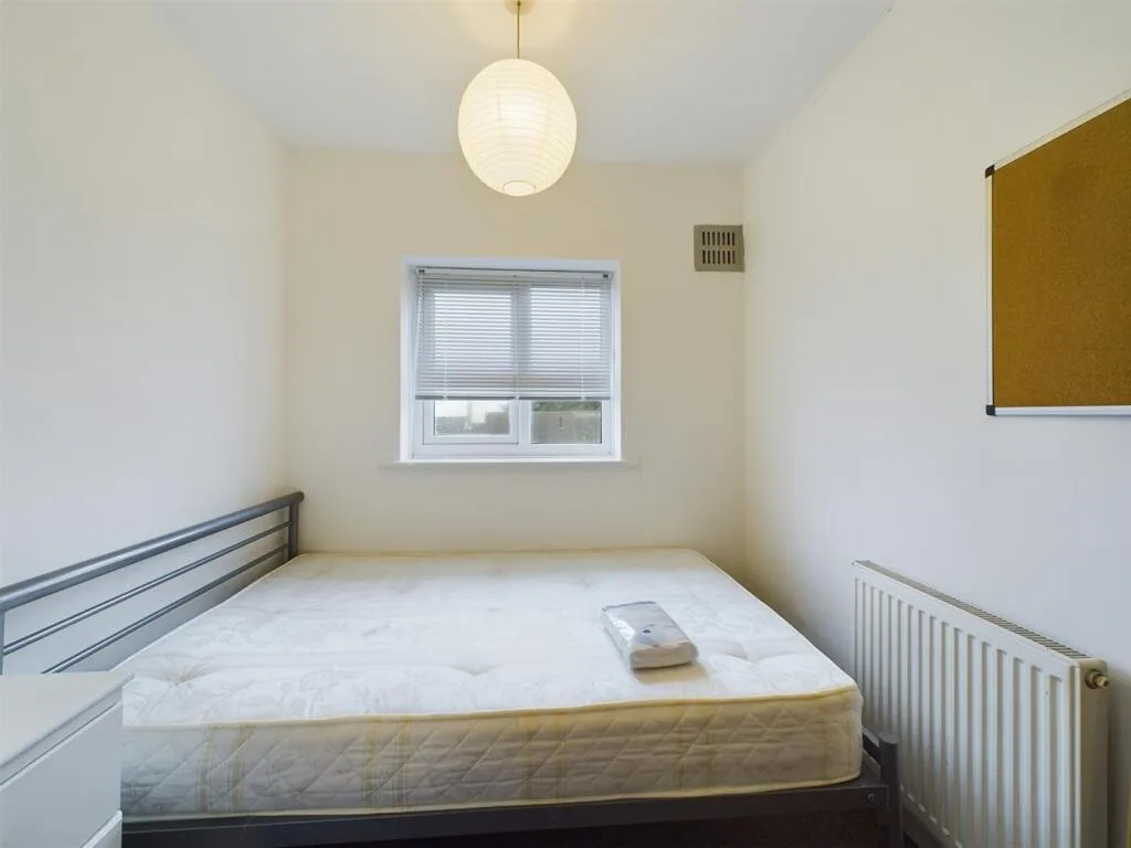 4 bedroom semi-detached house for rent