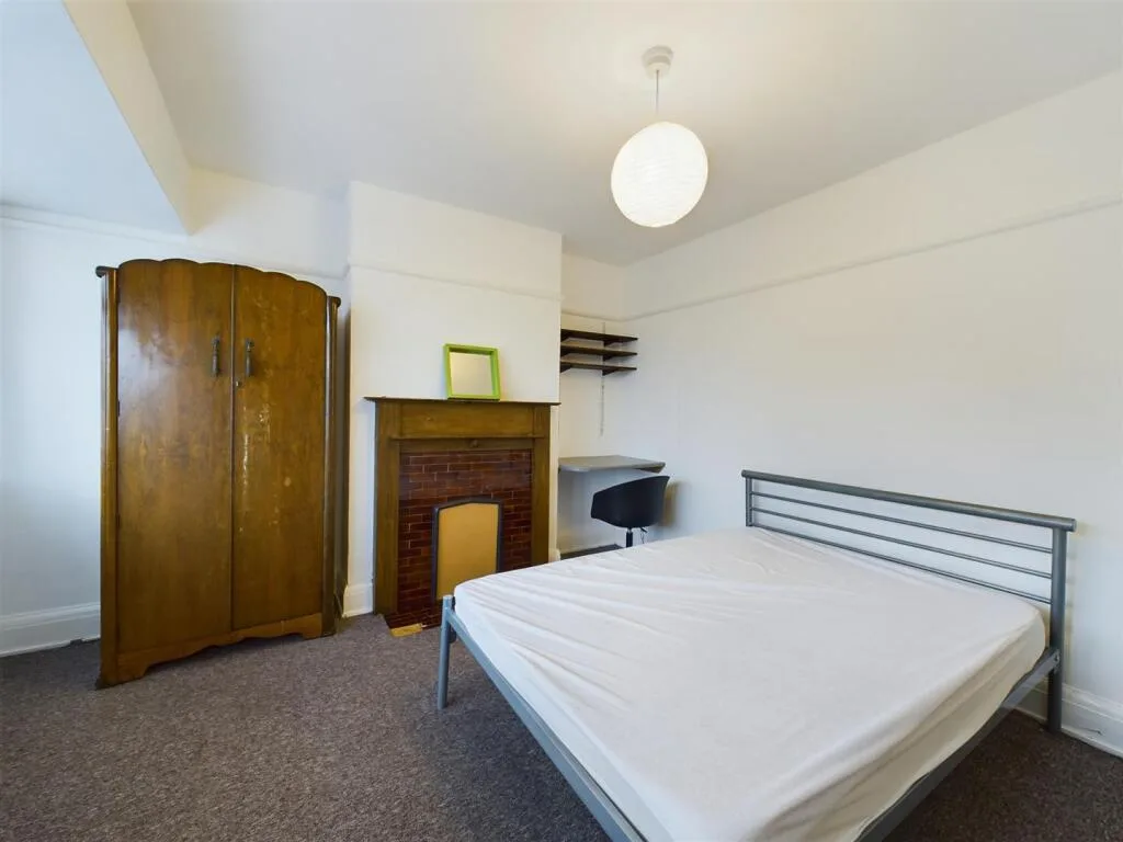 4 bedroom semi-detached house for rent