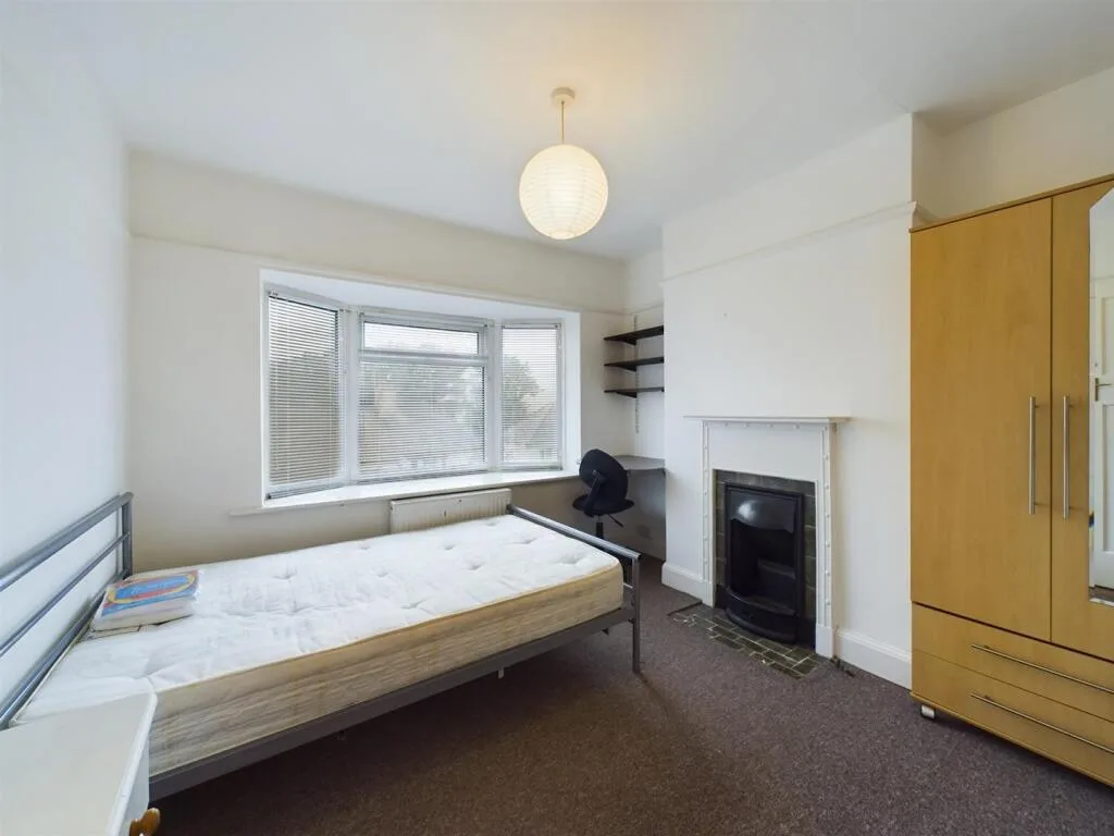 4 bedroom semi-detached house for rent