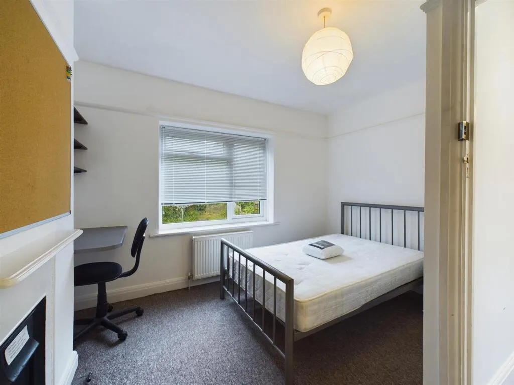 4 bedroom semi-detached house for rent