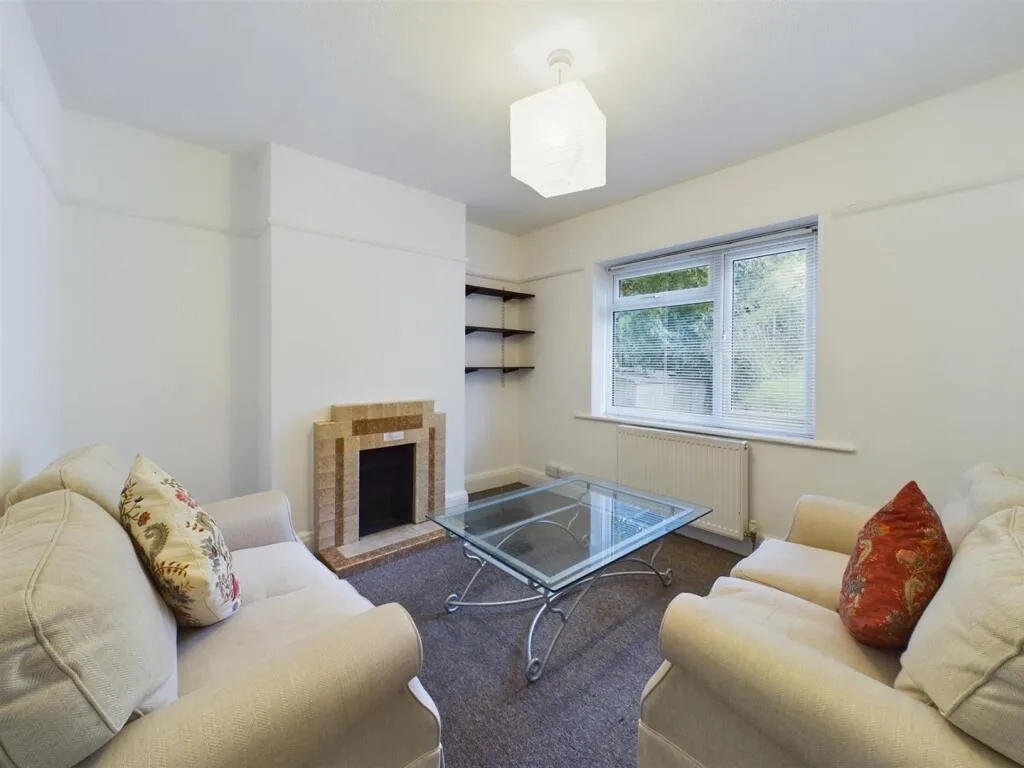 4 bedroom semi-detached house for rent