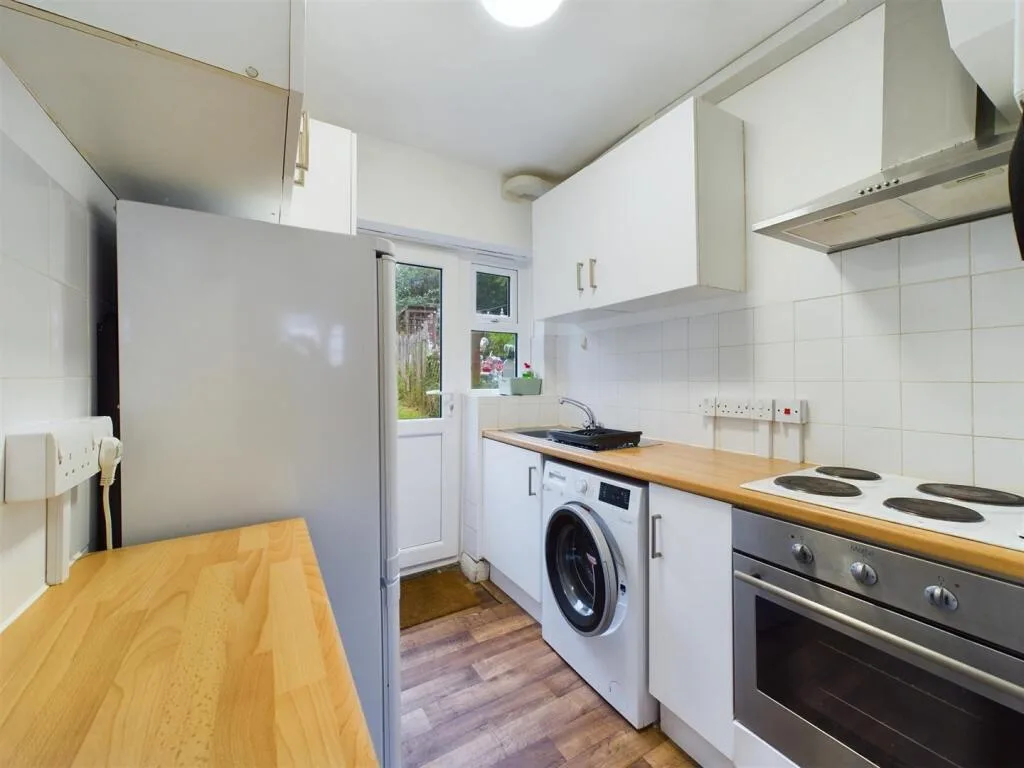 4 bedroom semi-detached house for rent