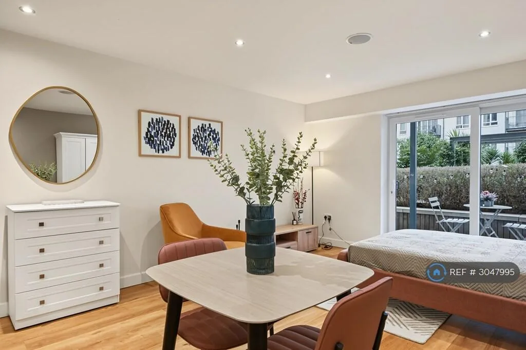 Studio flat for rent
