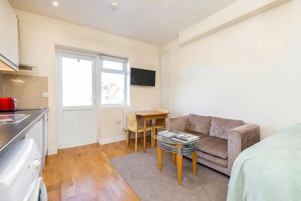 Studio flat for rent