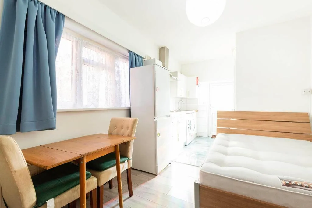 Studio flat for rent