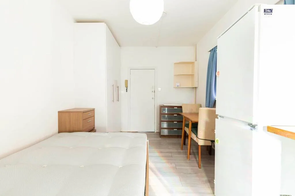 Studio flat for rent