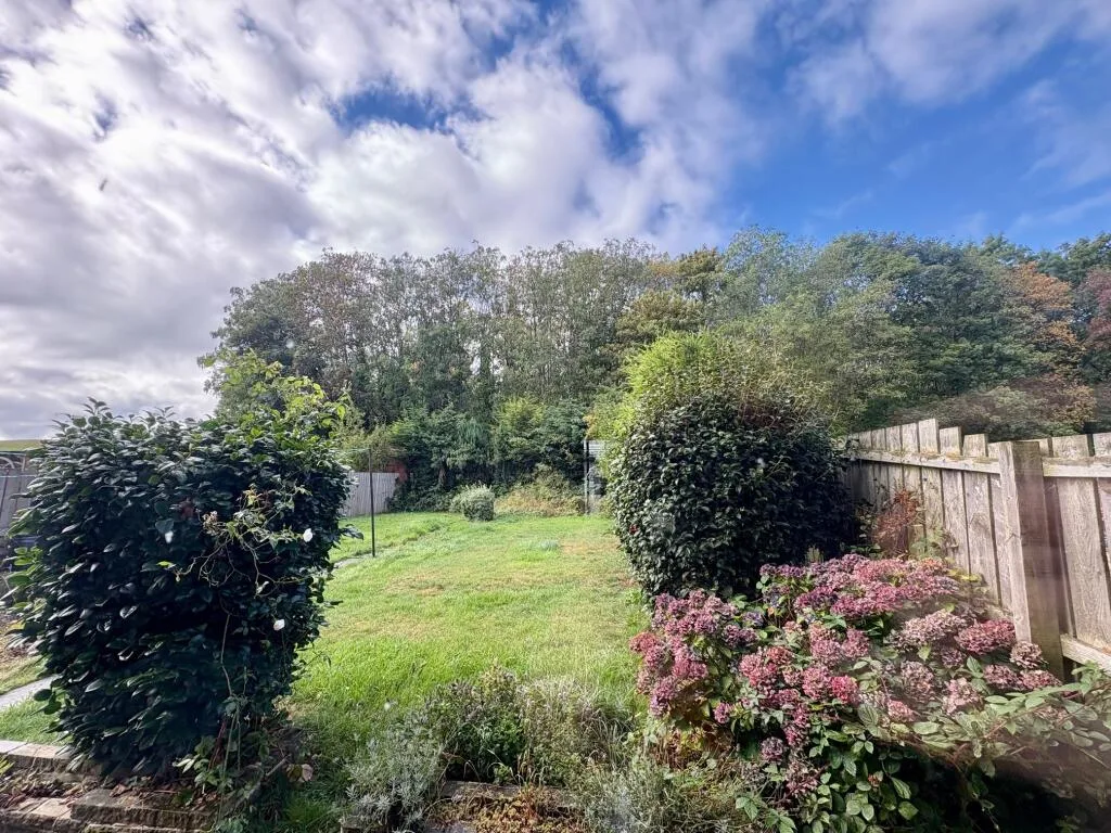 3 bedroom semi-detached house for rent