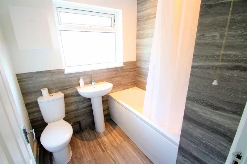 3 bedroom semi-detached house for rent