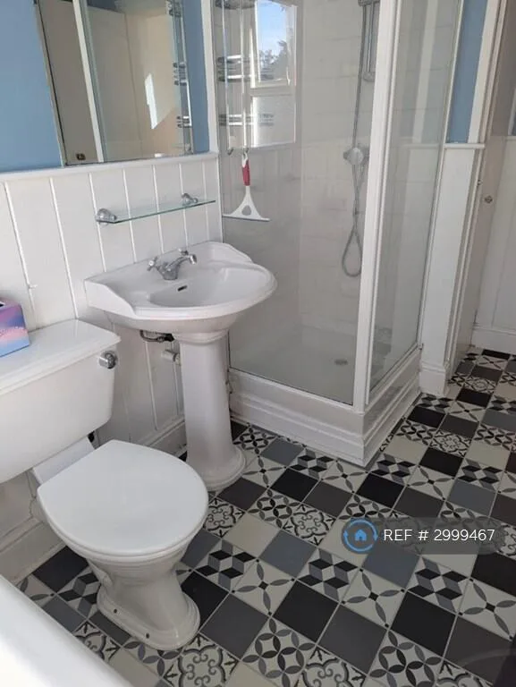 3 bedroom semi-detached house for rent