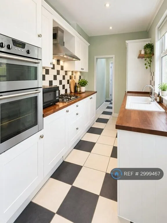 3 bedroom semi-detached house for rent