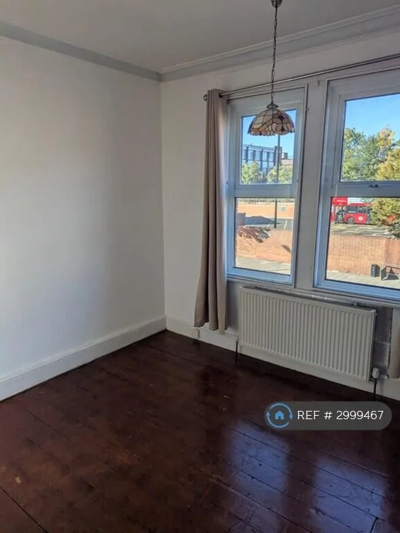 3 bedroom semi-detached house for rent