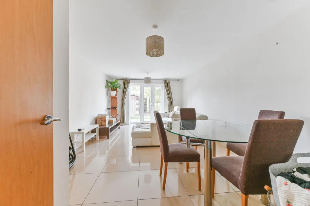 4 bedroom end of terrace house for rent