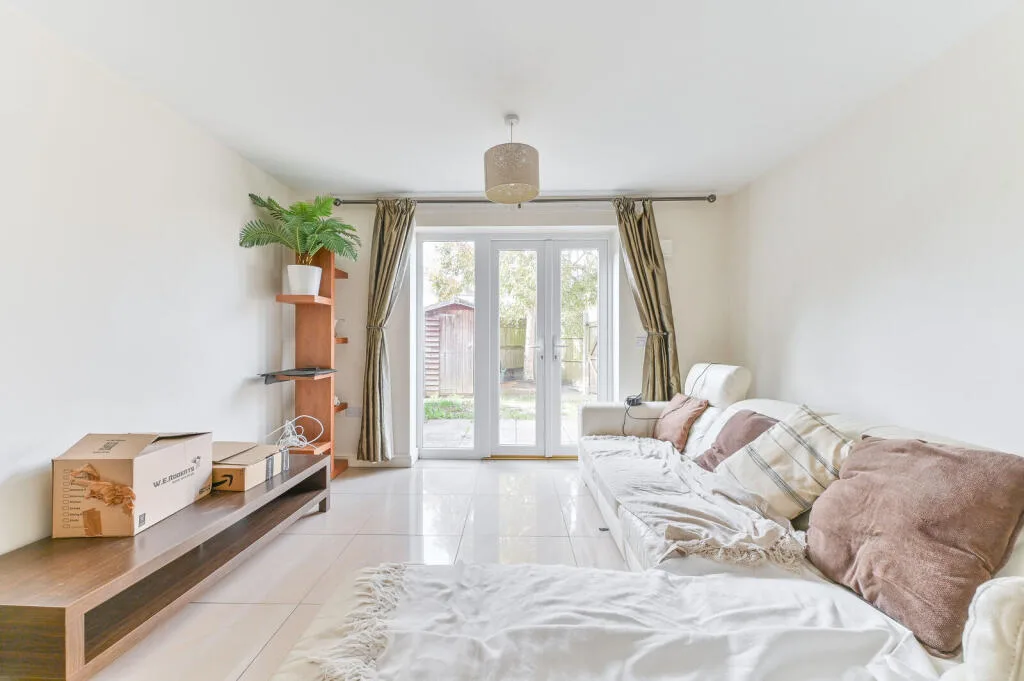 4 bedroom end of terrace house for rent