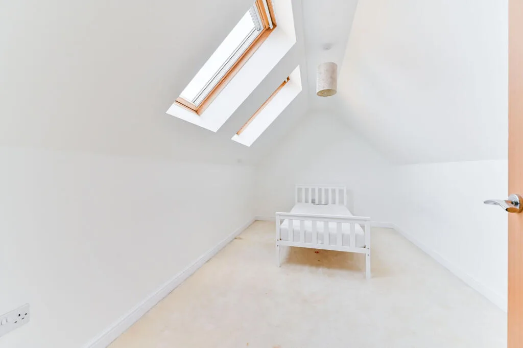 4 bedroom end of terrace house for rent