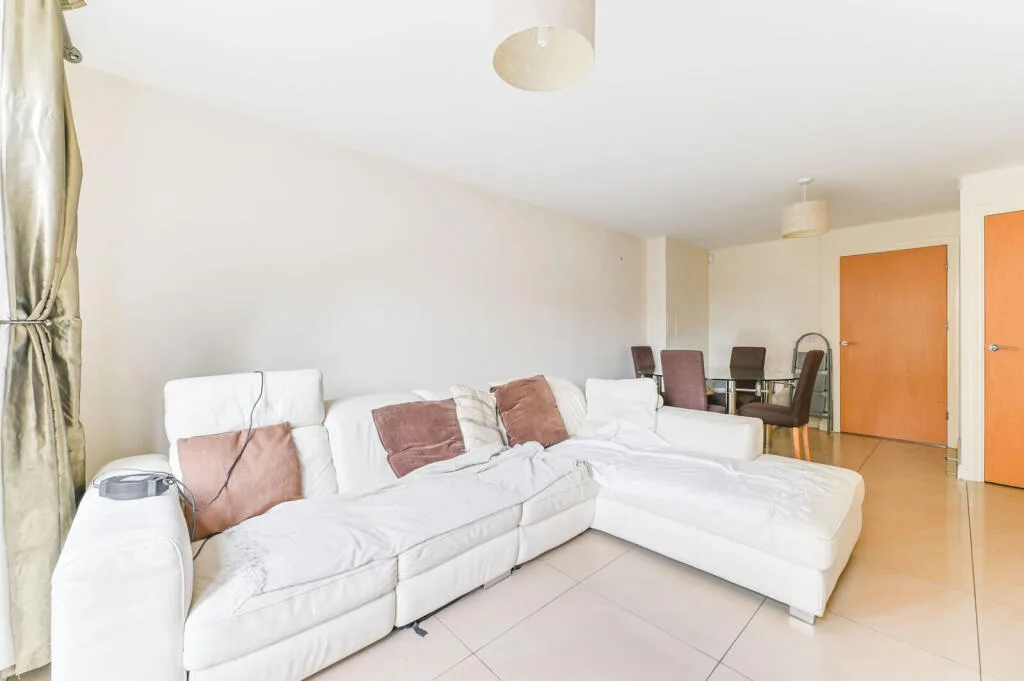 4 bedroom end of terrace house for rent