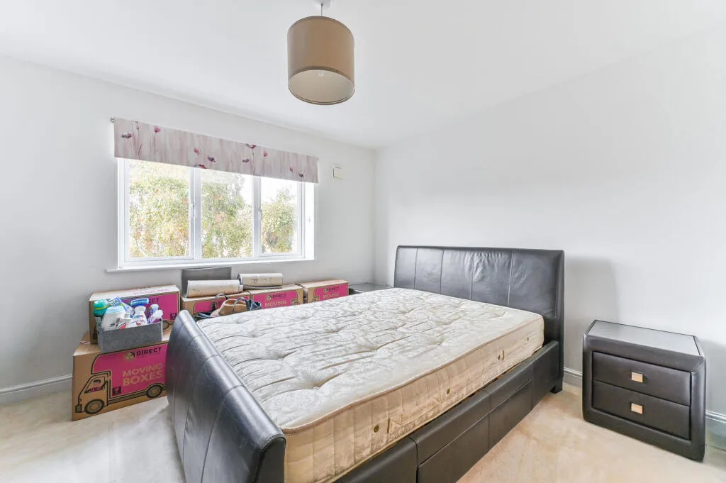 4 bedroom end of terrace house for rent
