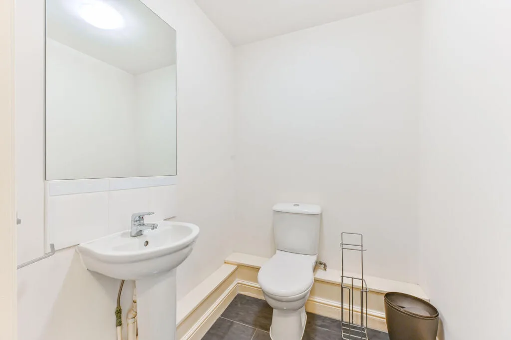 4 bedroom end of terrace house for rent
