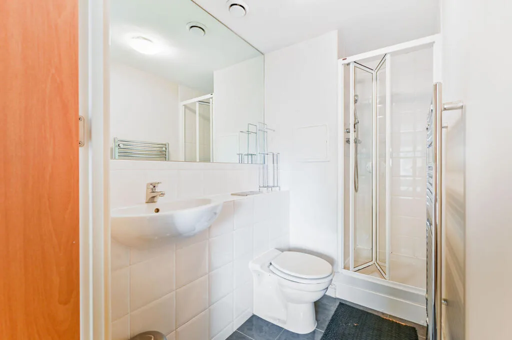 4 bedroom end of terrace house for rent