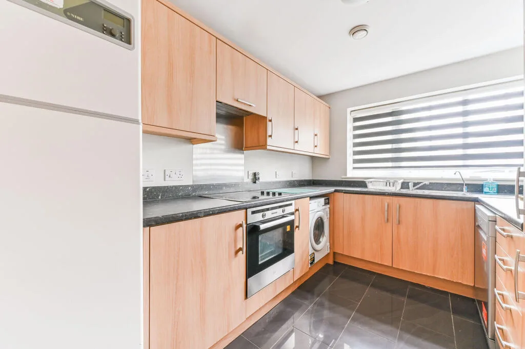 4 bedroom end of terrace house for rent