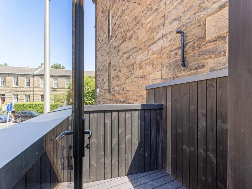 2 bedroom mews property for rent