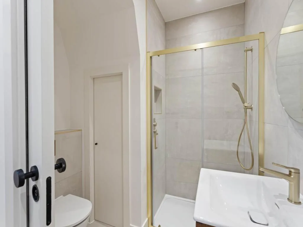 2 bedroom mews property for rent