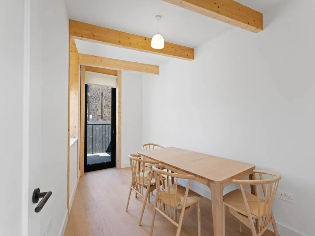 2 bedroom mews property for rent