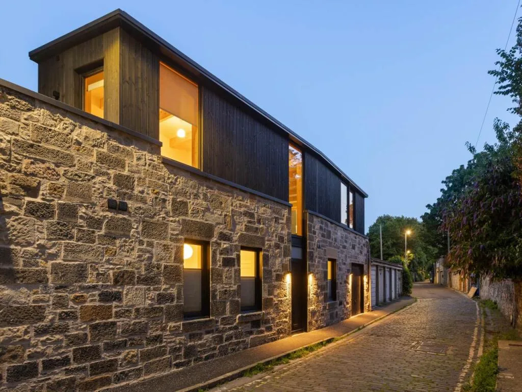 2 bedroom mews property for rent